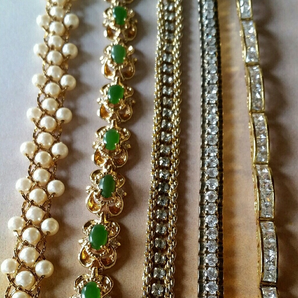 Yellow gold tone bracelet with "jade" stones